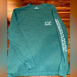 Vineyard Vines men’s medium shirt in great condition.